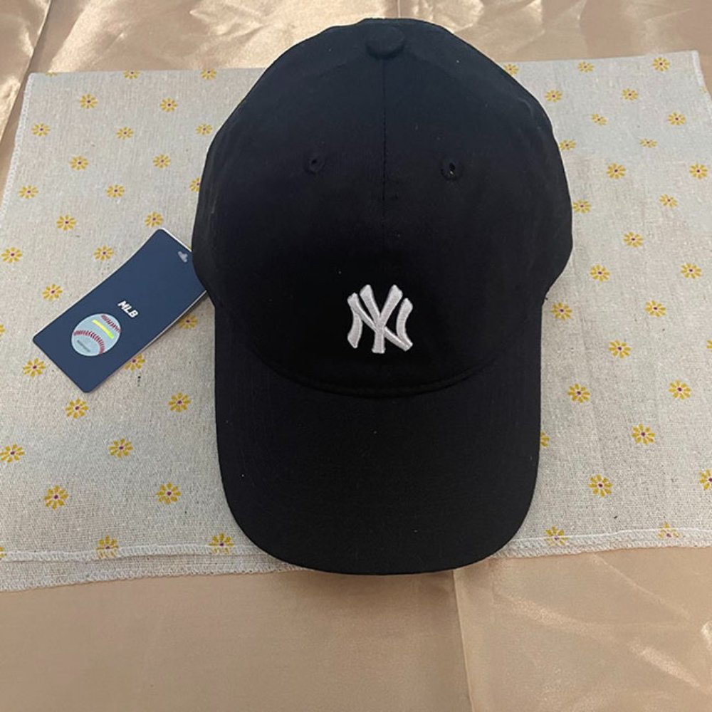 MLB New York Yankees Logo Embroidered Black Baseball Cap